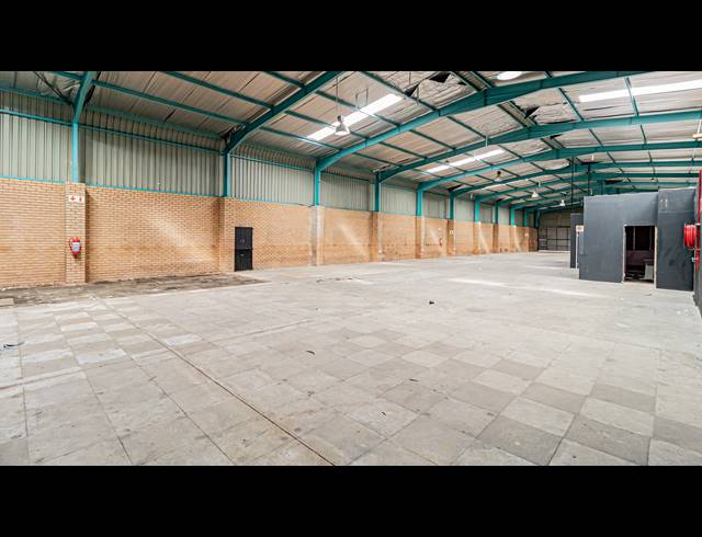 2,200M² WAREHOUSE FOR SALE IN FERNDALE